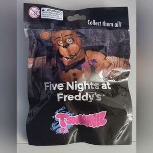 (1) Five Nights At Freddy's Tsunameez Keychain Blind Bag Surprise Gift (open)